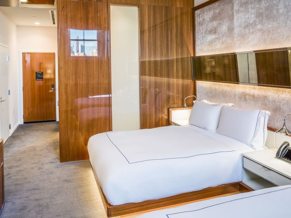 Deluxe Room, 2 Queen Beds (Front Street)