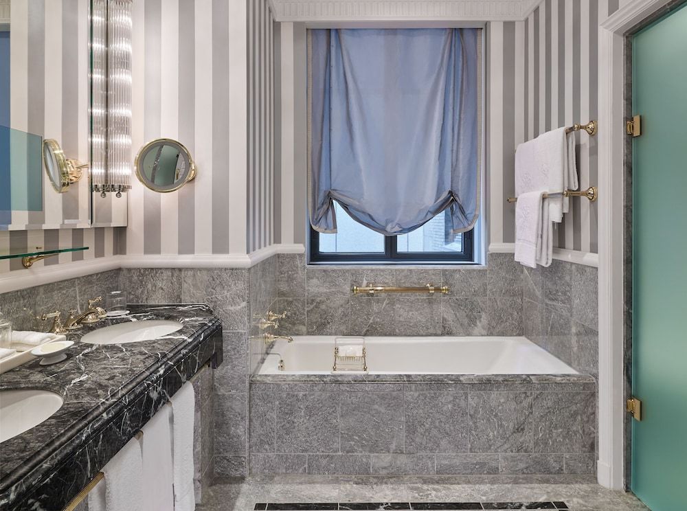 5th & 55th Residence Club Deluxe Room, 1 King Bed, City View (Studio Deluxe Suite) 3