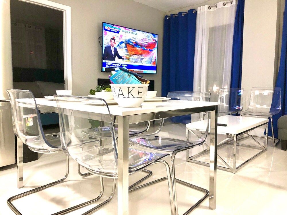 undefined 2701 · Luxury Lakefront Unit With Pool Views