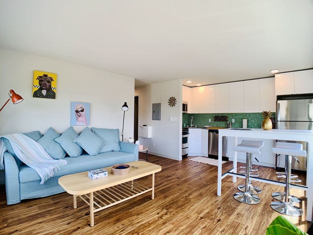 undefined Corner Unit with Panoramic Views 7