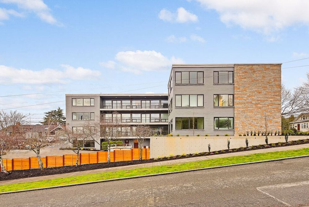 undefined Corner Unit with Panoramic Views 2