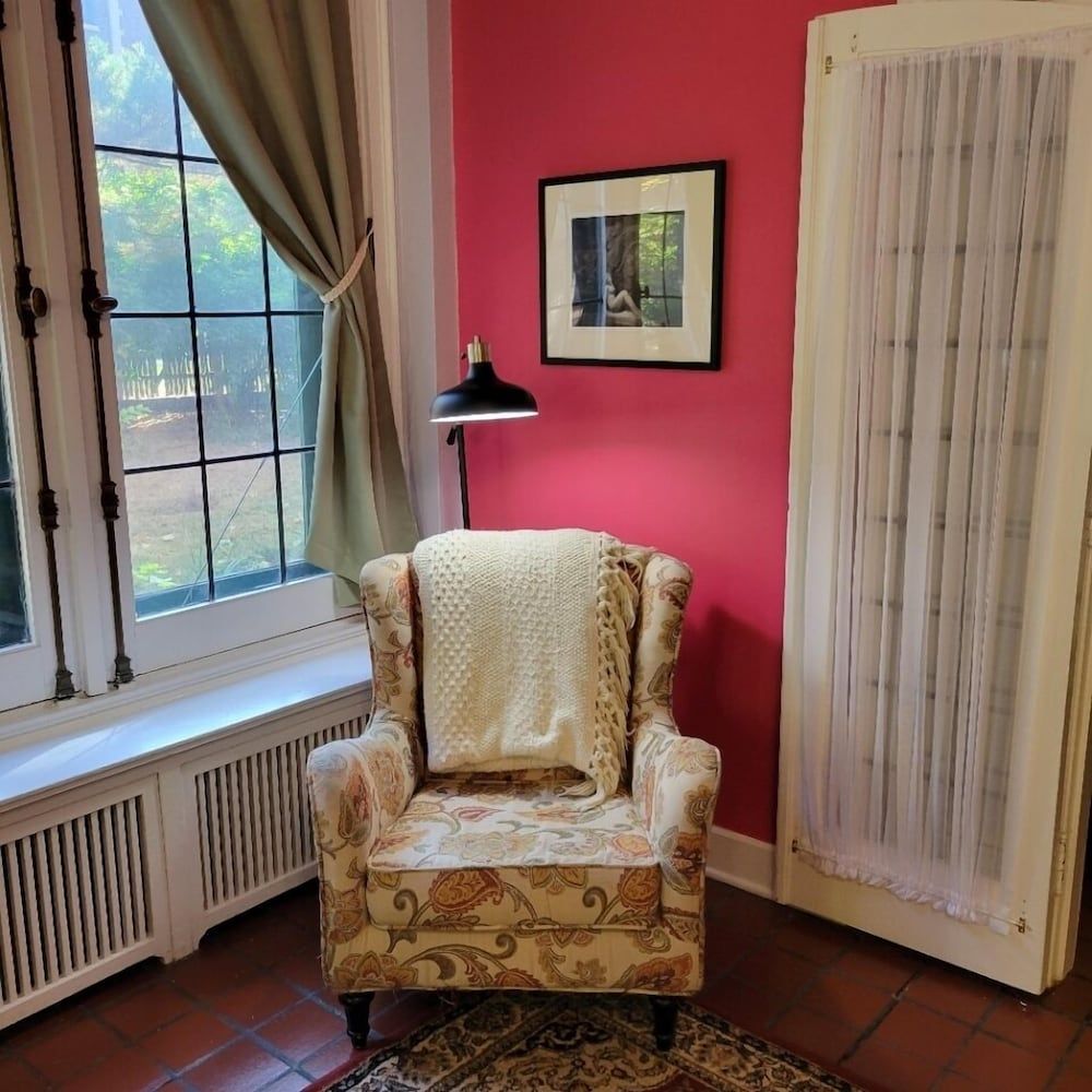 Art and Lodging Studebaker Suite 3