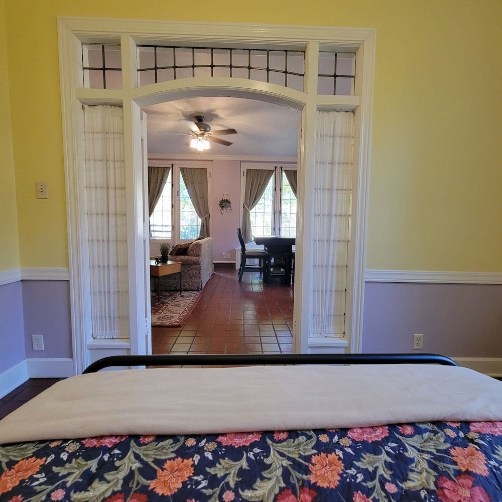 Art and Lodging Studebaker Suite 4