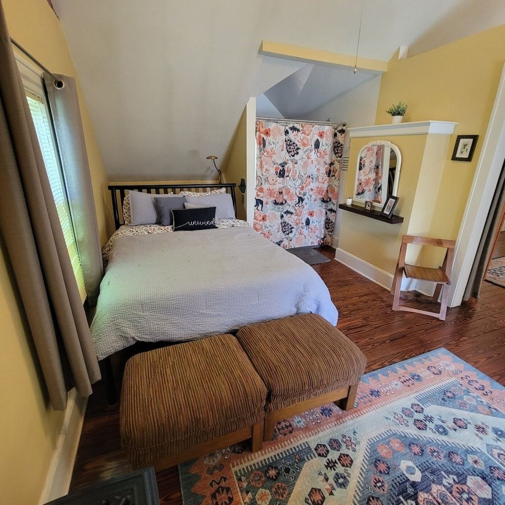 Art and Lodging Carriage House Upper Level