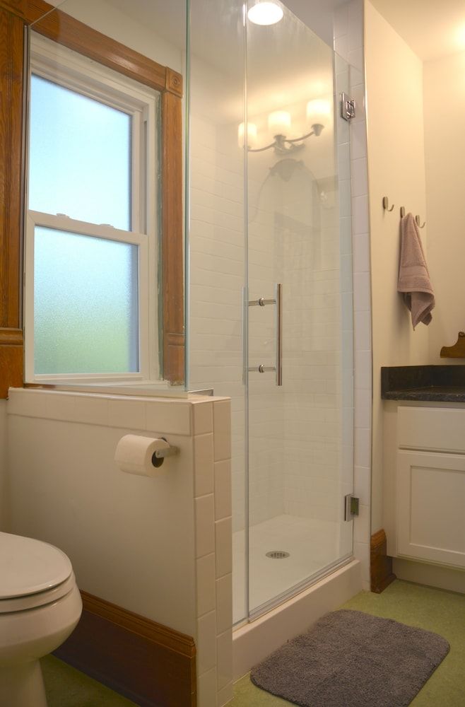 Art and Lodging Purple Room 5