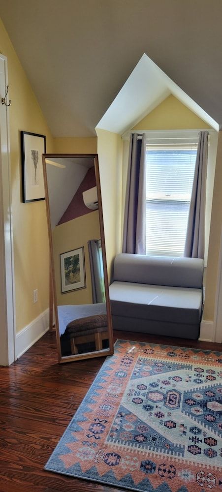 Art and Lodging Carriage House Upper Level 4