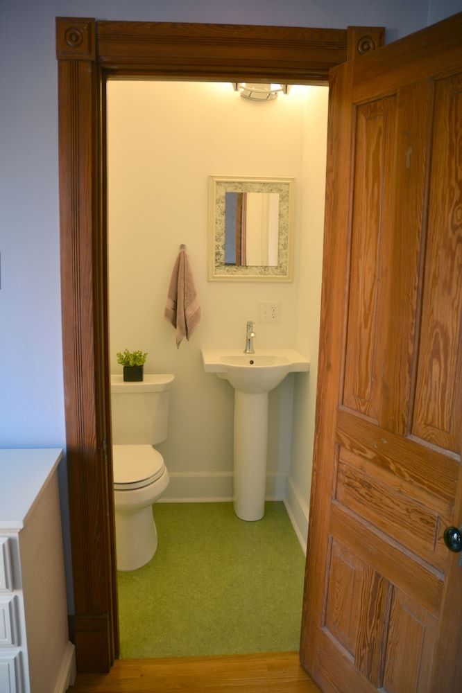 Art and Lodging Purple Room 2