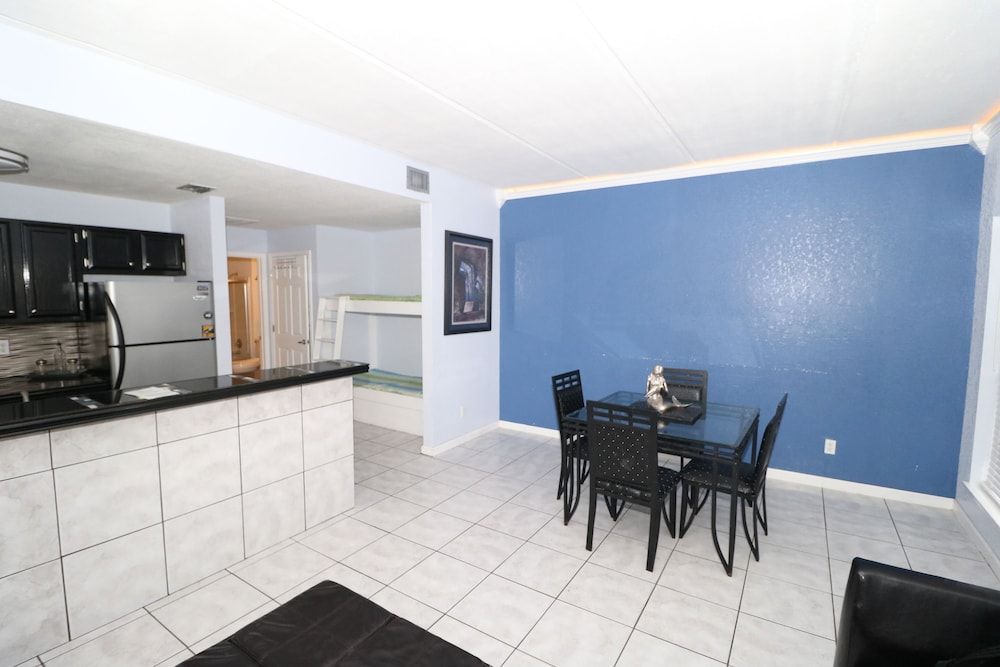 Family Condo, Multiple Beds, Beachside