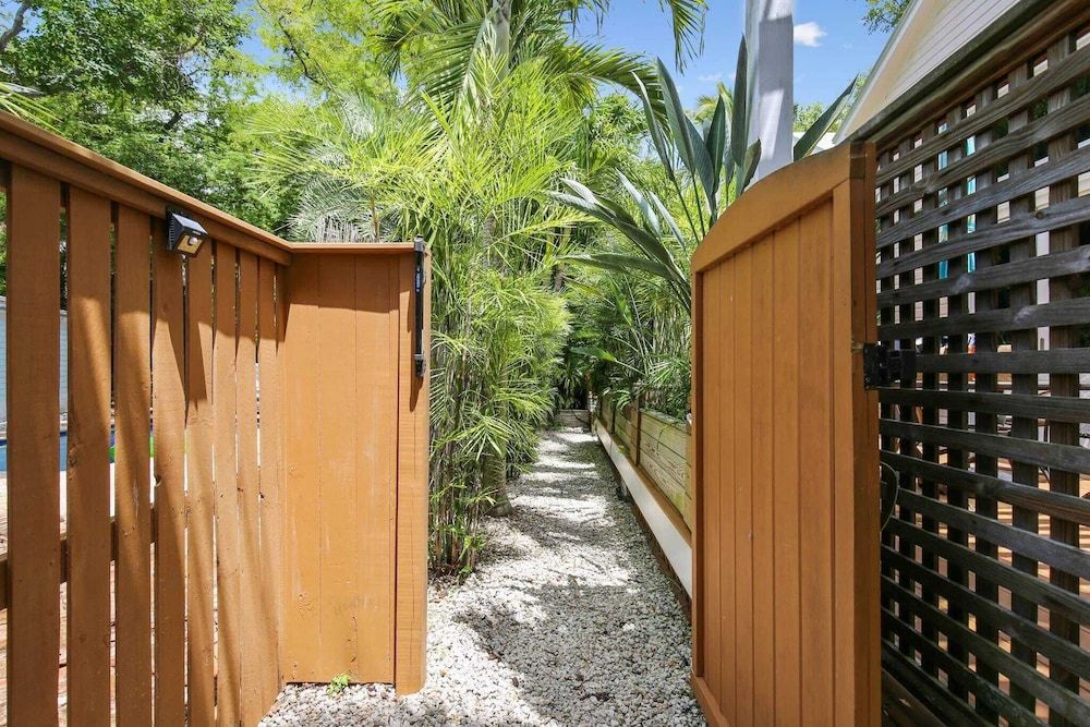 undefined Serenity by Avantstay Guest House in Old Town w/ Shared Pool Month Long Stays Only 4