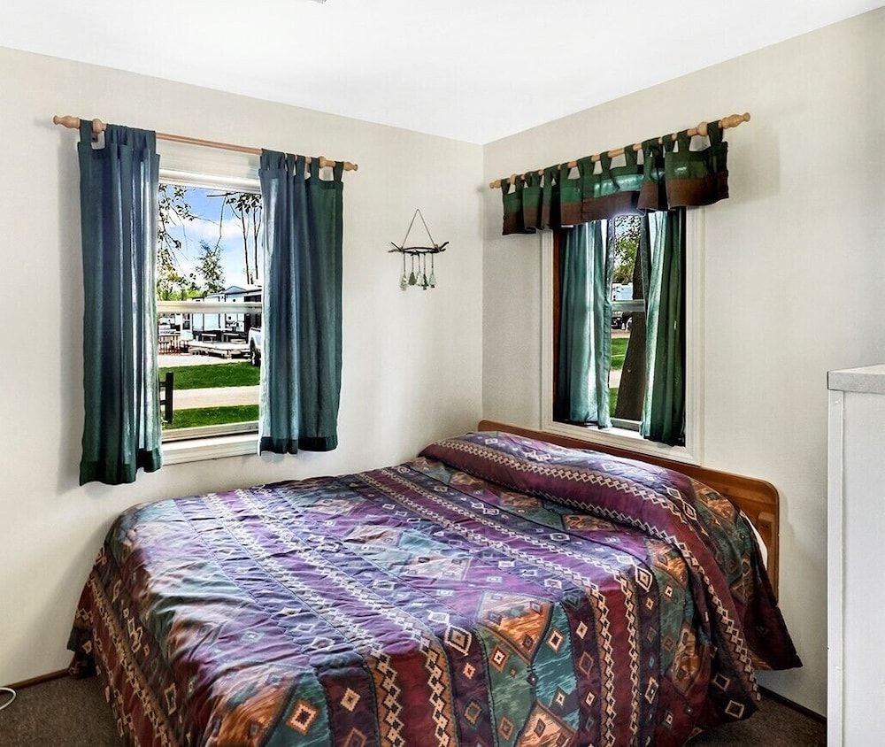Design Cabin, 2 Bedrooms, Lake View, Beachfront