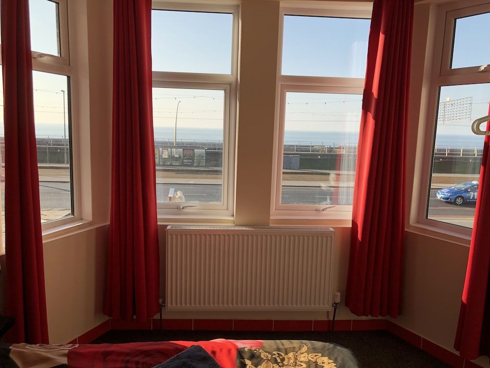 Red Roomz Hotel Family Room 2+2 with Sea-view