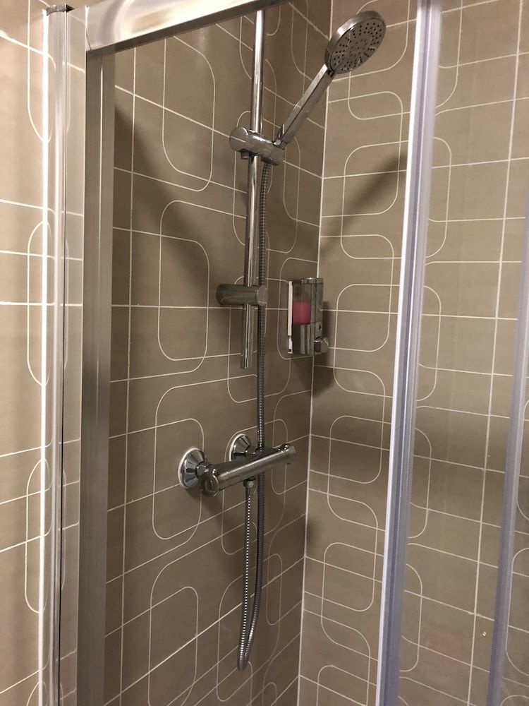 undefined Red Roomz Hotel 5