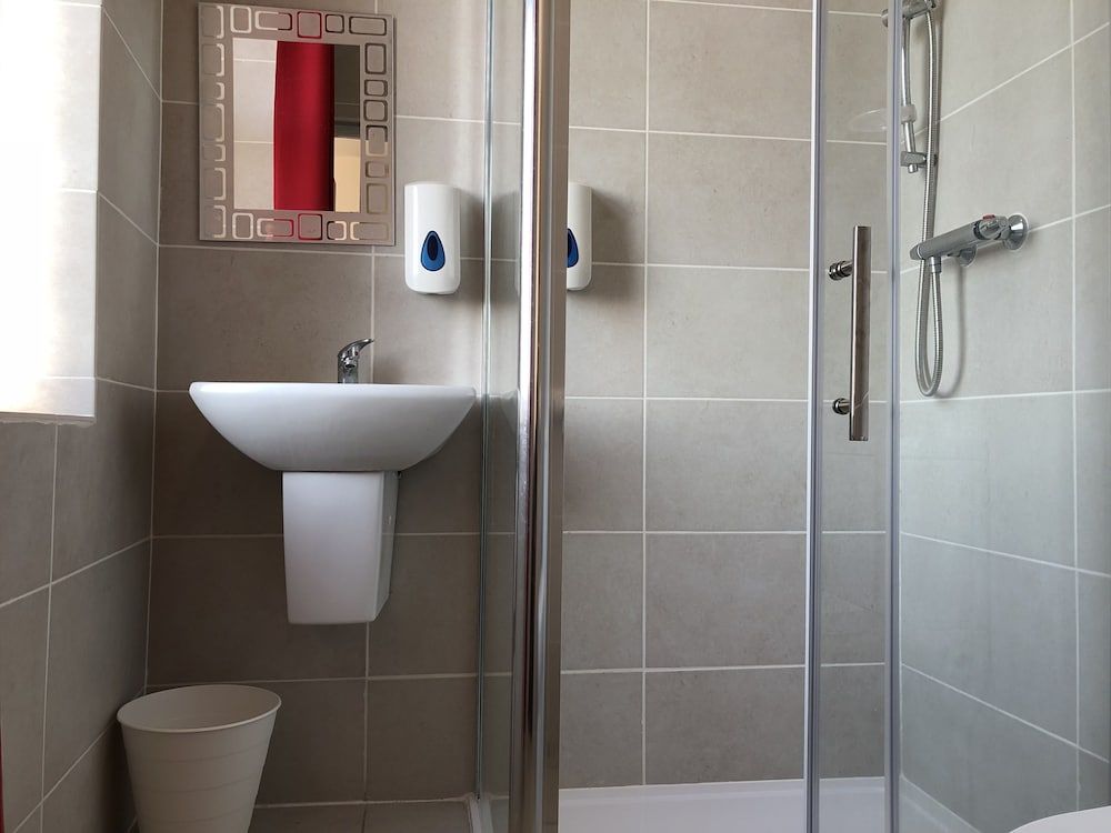 Red Roomz Hotel Family Room 2+2 with Sea-view 2