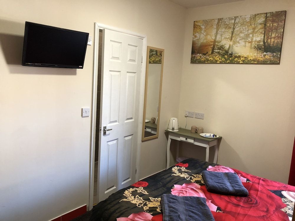 undefined Red Roomz Hotel 3