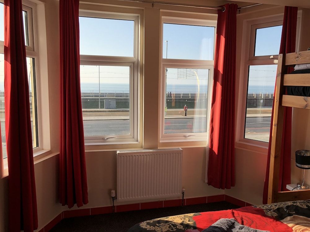 undefined Red Roomz Hotel 8