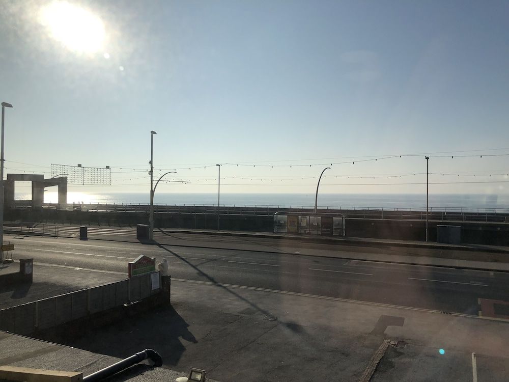 undefined Red Roomz Hotel 2