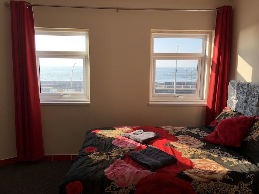 Red Roomz Hotel Family 2+1 Sea View (1Double & 1 Single)