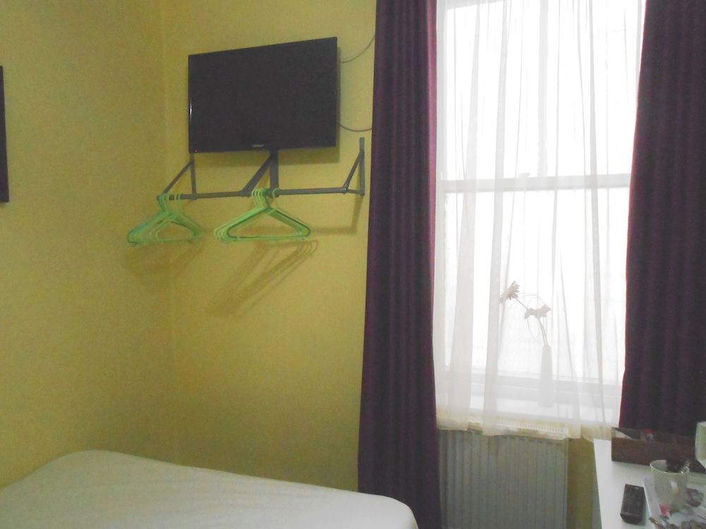 Double Room (Small 4)