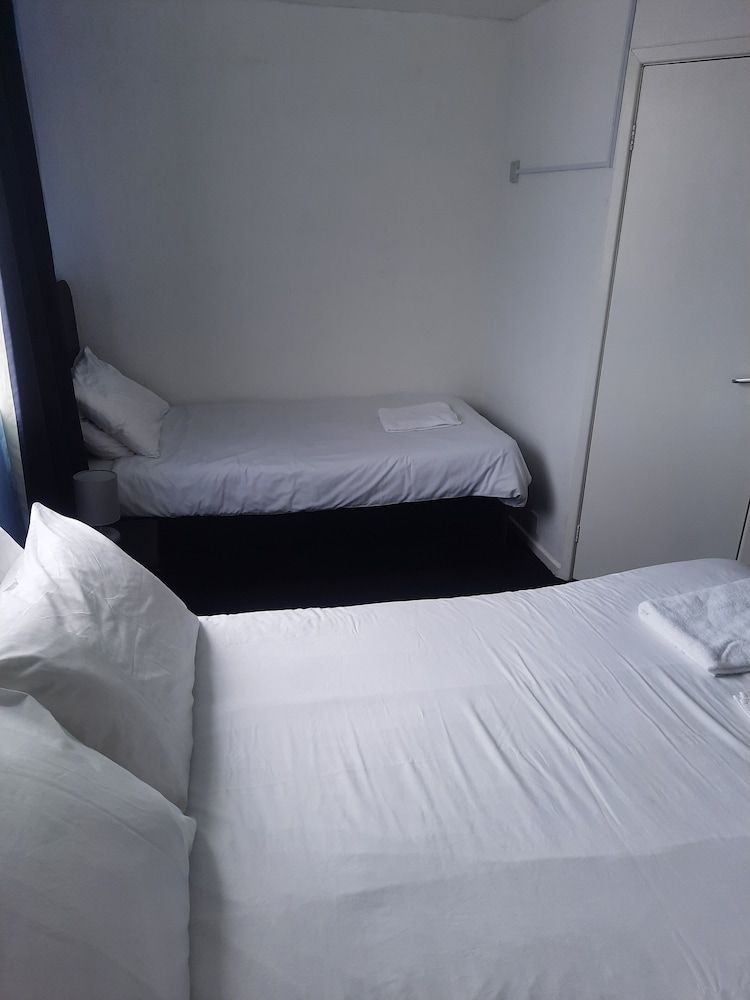 Alfies Hotel Standard Triple Room 2