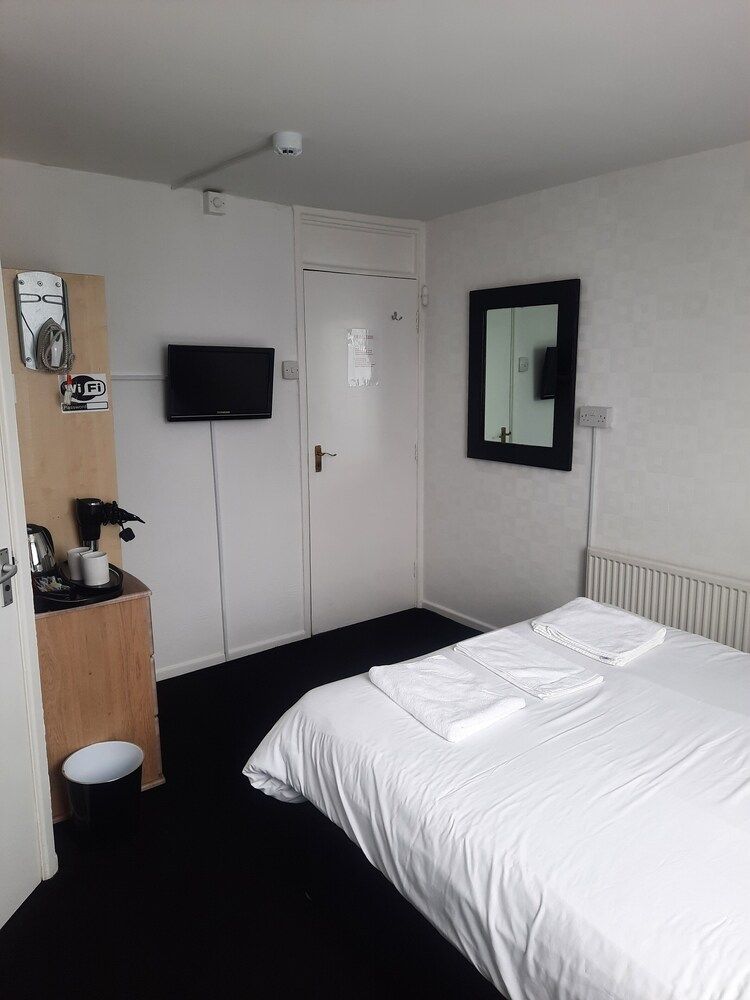Alfies Hotel Standard Triple Room 4
