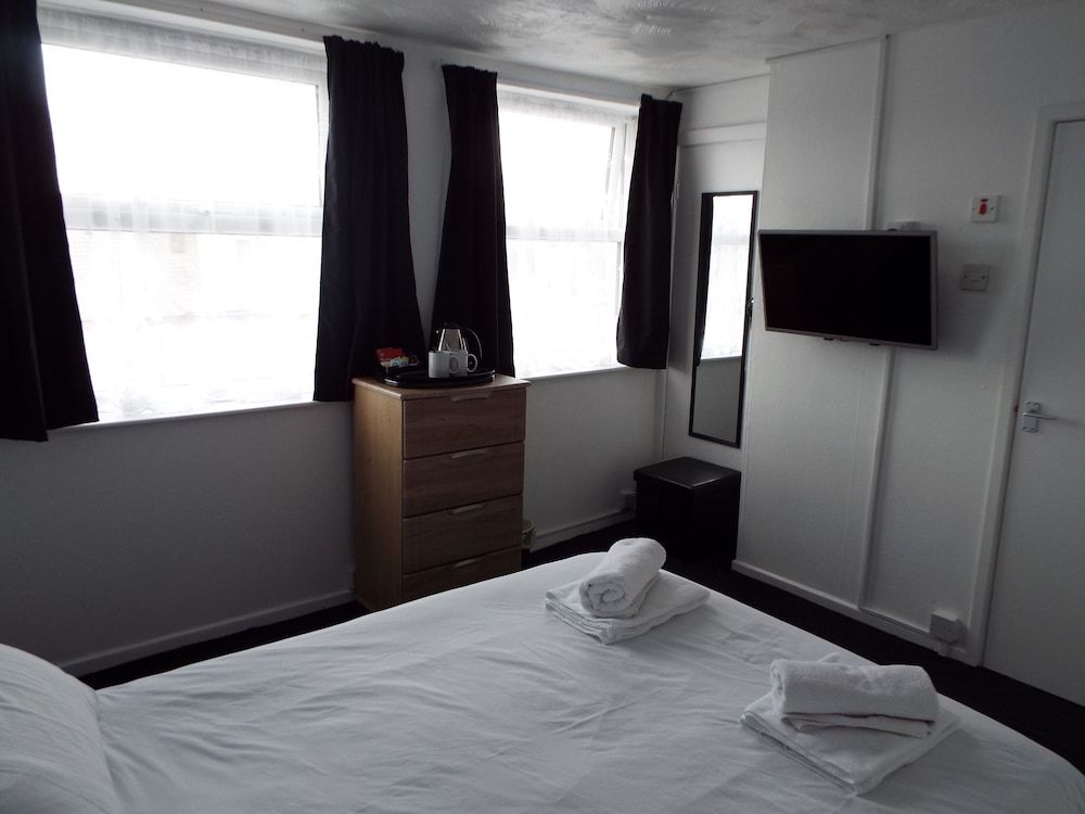 Alfies Hotel Standard Double Room 4