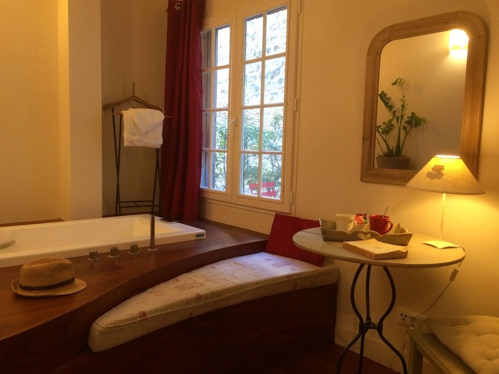 L'Esprit des Chartrons Montaigne Room 5