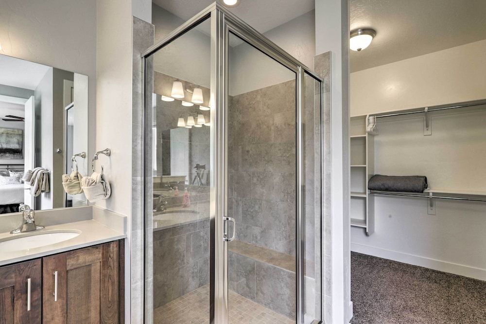 undefined Luxury Downtown Moab Townhome w/ Pool Access! 10