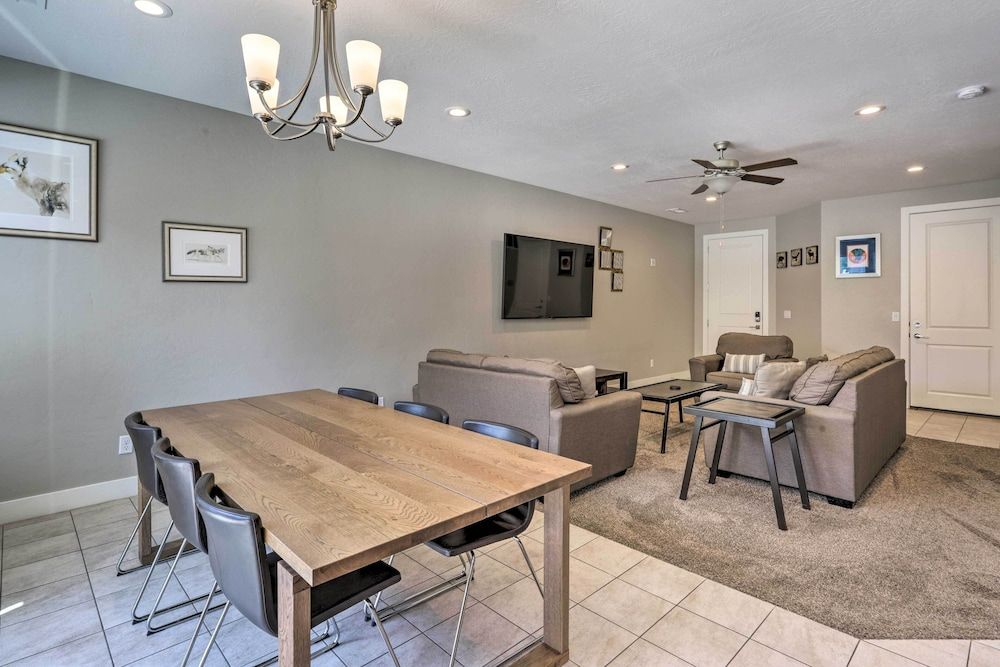undefined Luxury Downtown Moab Townhome w/ Pool Access! 3