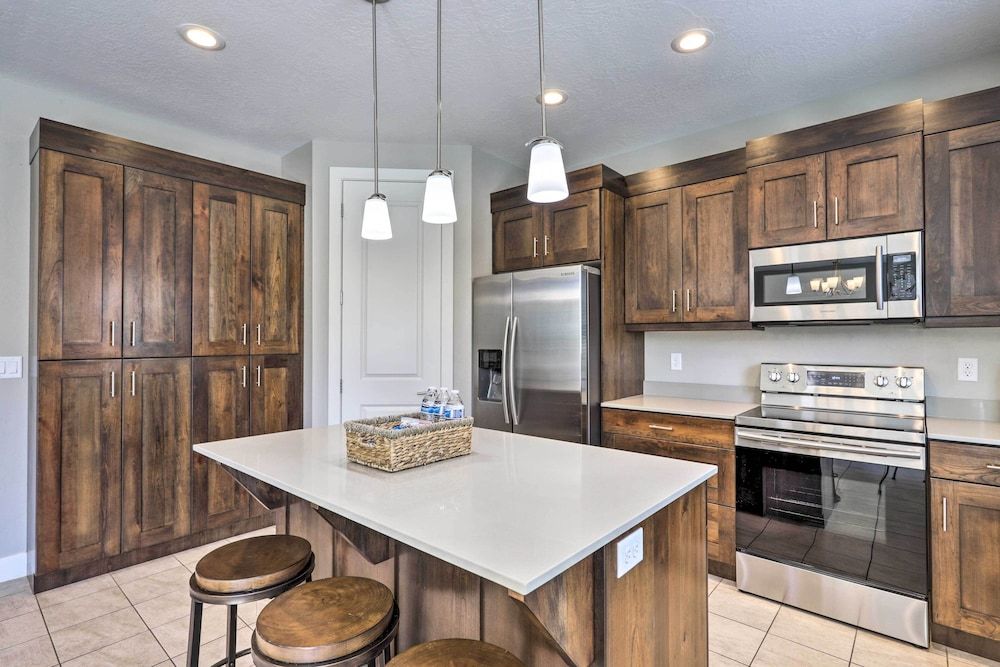 undefined Luxury Downtown Moab Townhome w/ Pool Access! 2