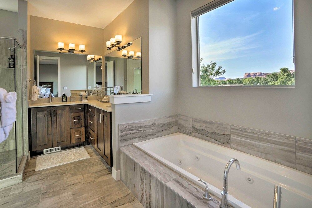 undefined Luxury Moab Vacation Rental w/ Pool Access! 8