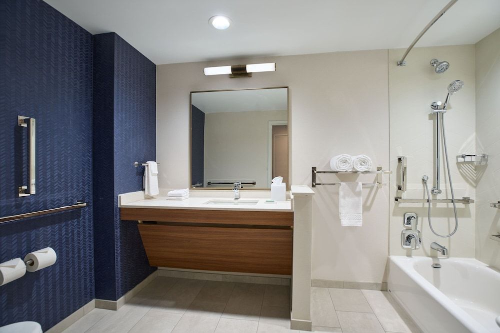 Standard Room, 2 Queen Beds, Non Smoking (Mobility Accessible, Tub)