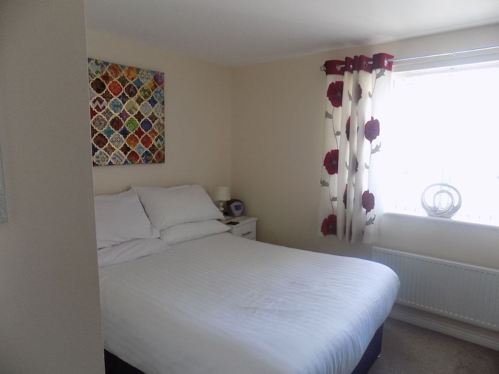 Double Room, Shared Bathroom (1)