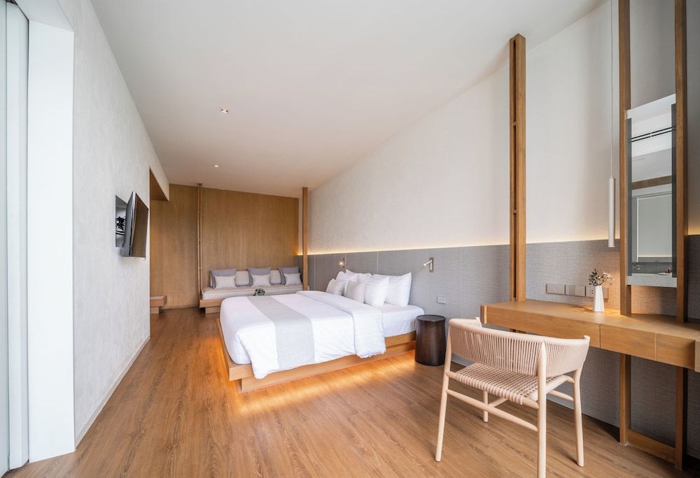 Deluxe Pool Access River View Double Bed