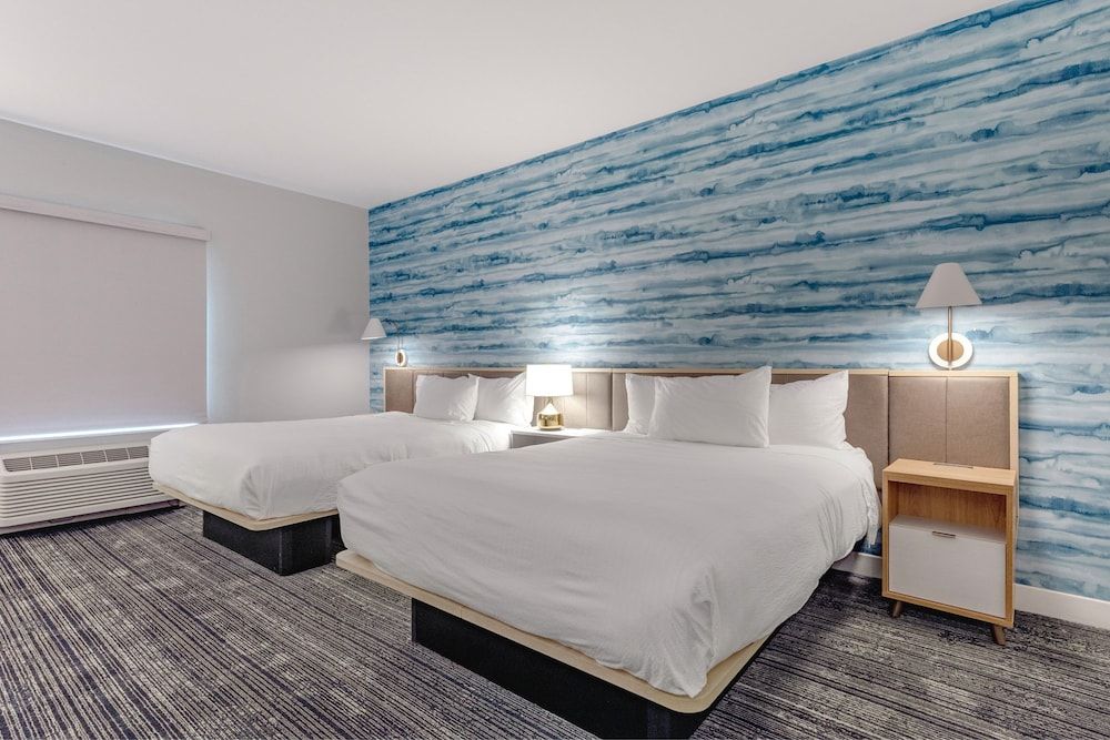 Studio, 2 Queen Beds, Bathtub (Mobility/Hearing Accessible, Tub)