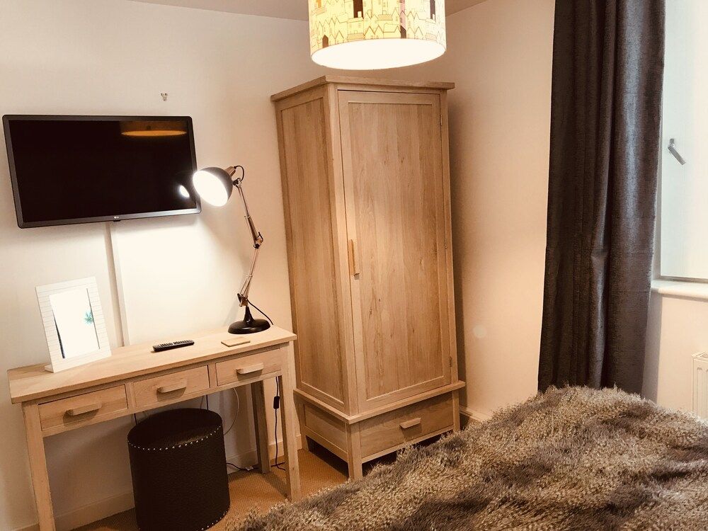 2 Bedroom Luxe Dockland Apartment with Parking 2 Bed Luxury Dockland Apartment 13