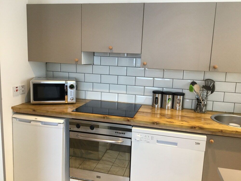 2 Bedroom Luxe Dockland Apartment with Parking 2 Bed Luxury Dockland Apartment 14