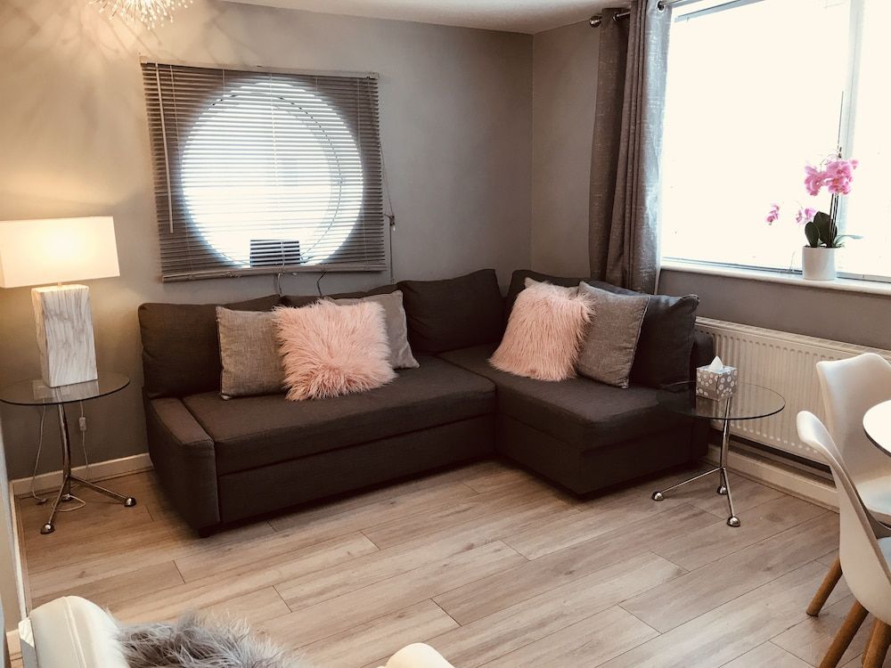 2 Bedroom Luxe Dockland Apartment with Parking 2 Bed Luxury Dockland Apartment 10