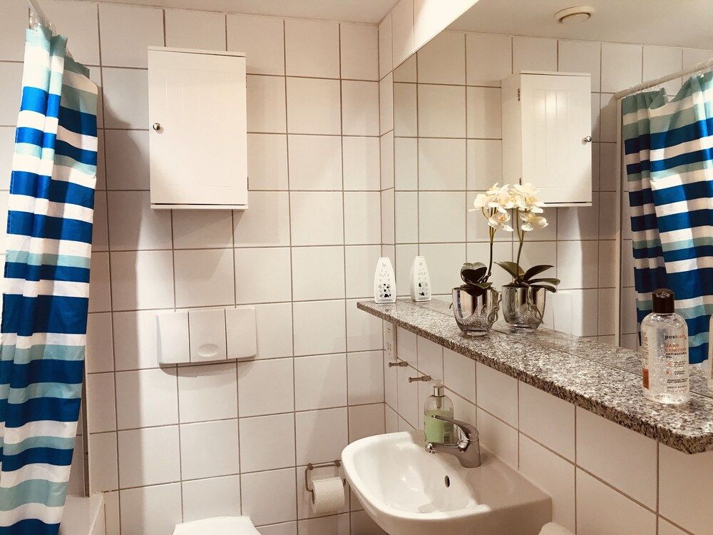 2 Bedroom Luxe Dockland Apartment with Parking 2 Bed Luxury Dockland Apartment 15