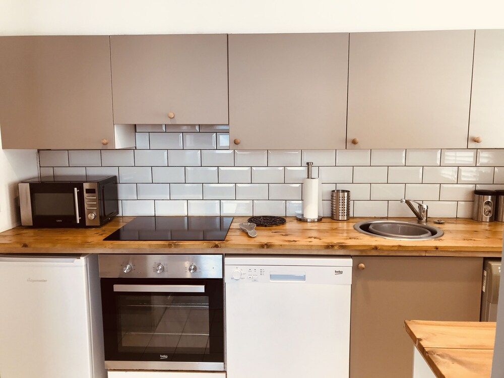 2 Bedroom Luxe Dockland Apartment with Parking 2 Bed Luxury Dockland Apartment 11