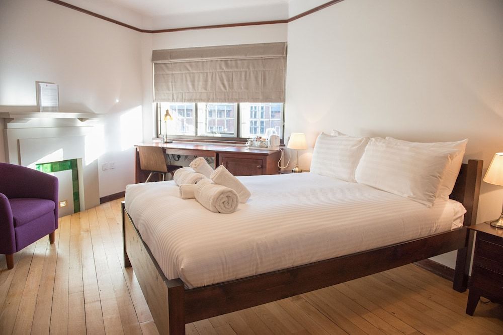 West Court - Cambridge - Campus Accommodation Double Room, Shared Bathroom 2