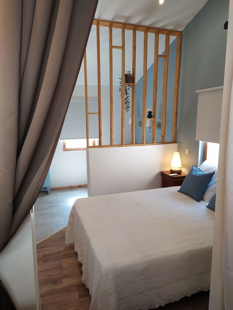 Room (Bigarreau)