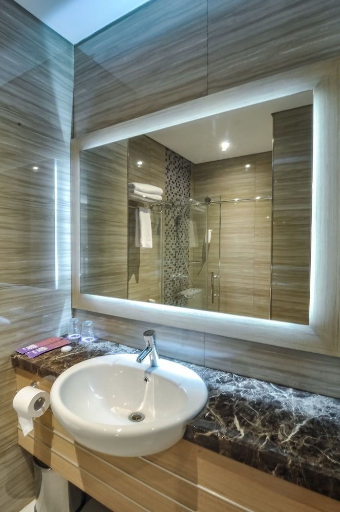 FOX Lite Hotel Grogol Jakarta Standard Room, 1 King Bed 3