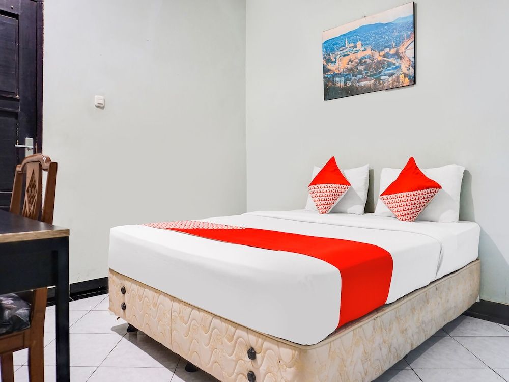 Hotel O Makassar near Mall Panakukkang formerly Sayang Home Stay