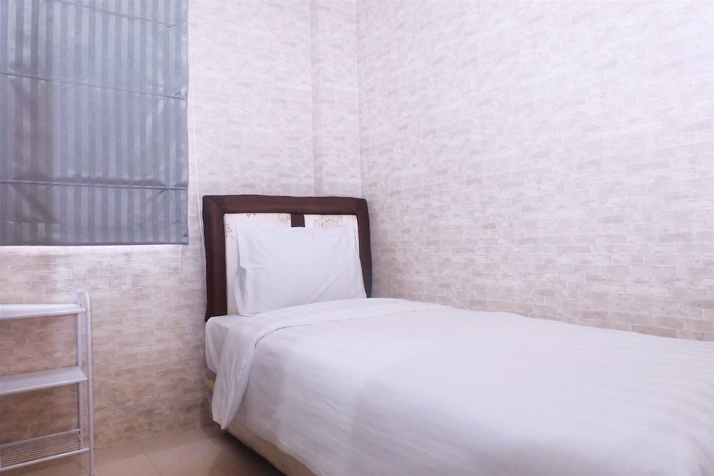 Best Price Green Pramuka Apartment Room 3