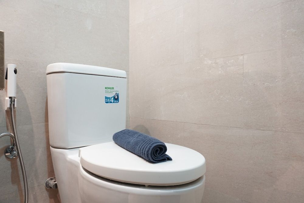 Cozy and Tranquil Studio Menteng Park Apartment Room 11