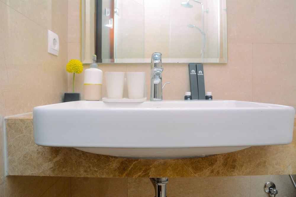 Pleasant and Simply Studio Room Menteng Park Apartment Room 10