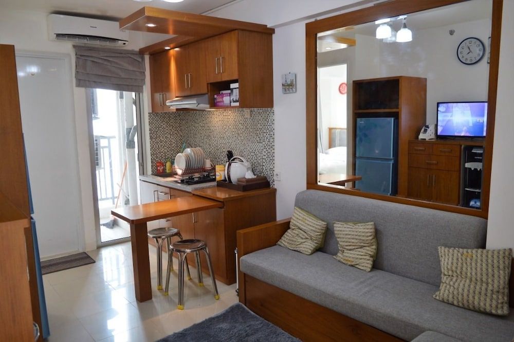 undefined Roomku at Bassura City Apartment 8