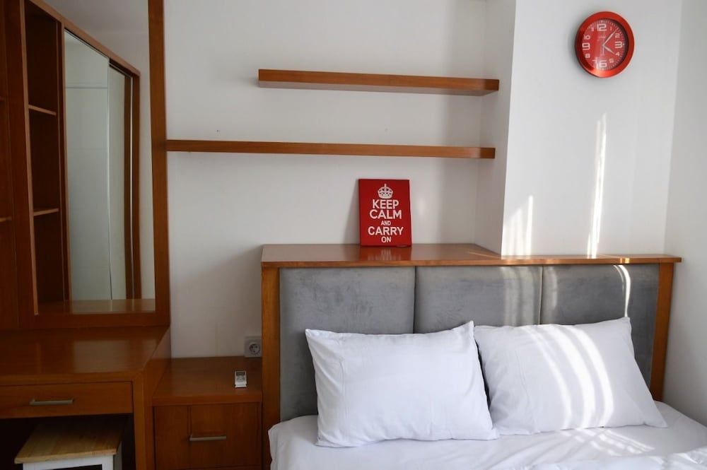 undefined Roomku at Bassura City Apartment 10