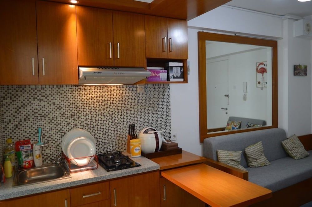 undefined Roomku at Bassura City Apartment 5