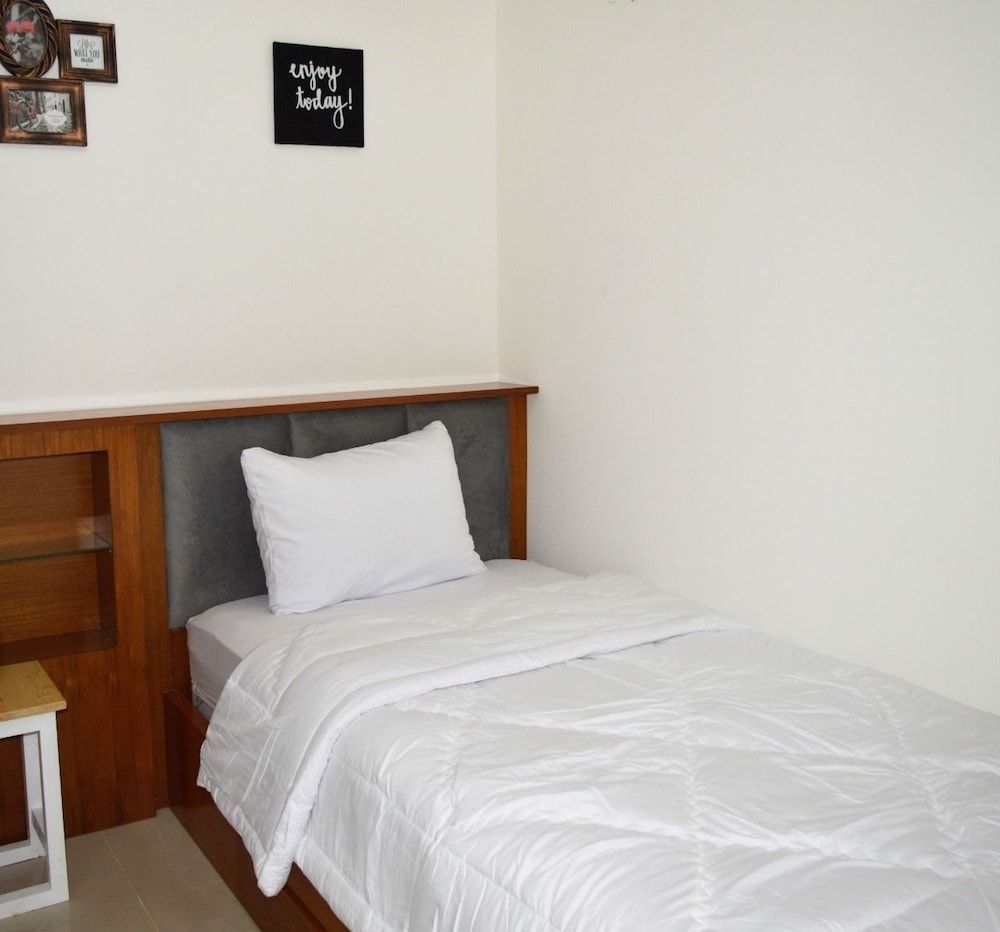 undefined Roomku at Bassura City Apartment